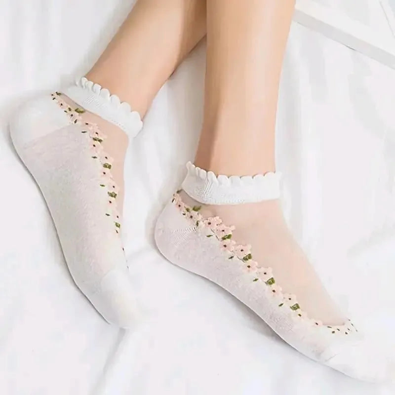 🌺🧦 Virágmintás csipkés női tavaszi-nyári bokazokni – csinos, légáteresztő, tökéletes magassarkúhoz vagy lapos cipőhöz! 👠 Utánvéttel!