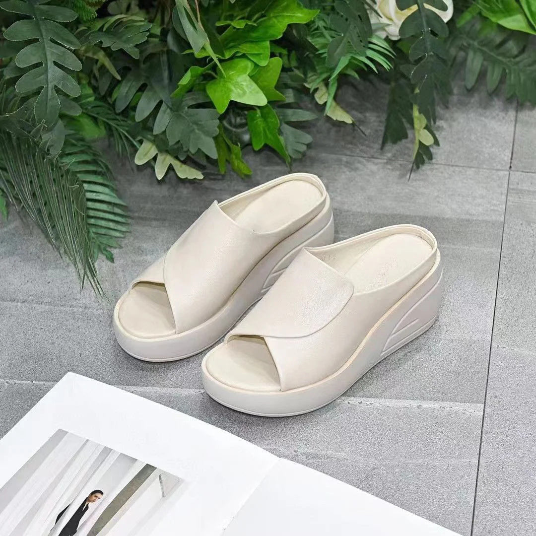 👡 Ferde Sarok Szandál – 5,5 cm Komfort Emelés | Elegáns & Nyári Stílus – Tökéletes Választás Hétköznapokra & Nyaralásra ✨📏🌴
