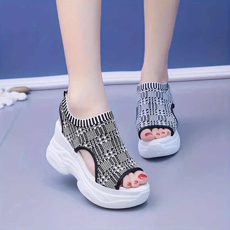 👡 Női Szandál Ferde Sarokkal – Nyitott Orr & Komfort | Elegáns & Stabil – Tökéletes Választás Nyári Napokra ☀️🌸✨