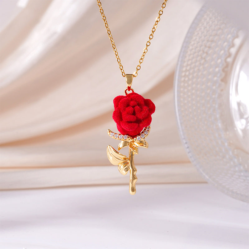 🌹 Elegáns vörös rózsa medálos nyaklánc – szerelem, szenvedély és stílus egy ékszerben! 💖✨ Utánvéttel!
