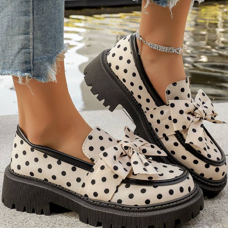 🎀 Női pöttyös, masnis, vastag talpú loafer – csinos, kényelmes, egész nap viselhető! 👡✨ Utánvéttel!