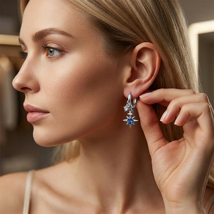 👂✨ Ezüstszínű, égitest mintás, lógós karika fülbevaló – csillogó, nőies, romantikus! 💖 Utánvéttel!