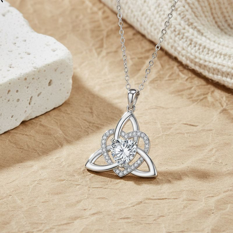 ✨🎁 Kelta csomós szív alakú medálos nyaklánc – örök szerelem, végtelen kötődés. 💖 Utánvéttel!