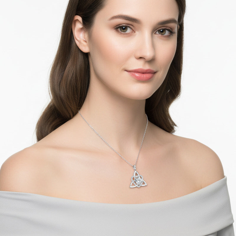 ✨🎁 Kelta csomós szív alakú medálos nyaklánc – örök szerelem, végtelen kötődés. 💖 Utánvéttel!