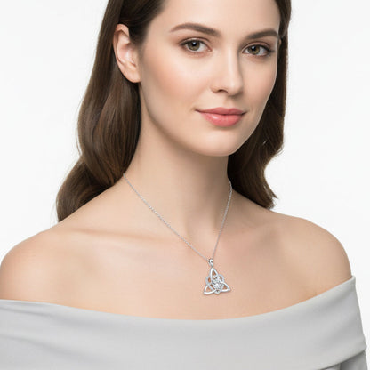 ✨🎁 Kelta csomós szív alakú medálos nyaklánc – örök szerelem, végtelen kötődés. 💖 Utánvéttel!
