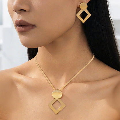 ✨ Modern chic nyaklánc és fülbevaló szett – stílusos ékszer, minden alkalomra! 💎 Raktáron, platás utánvéttel!